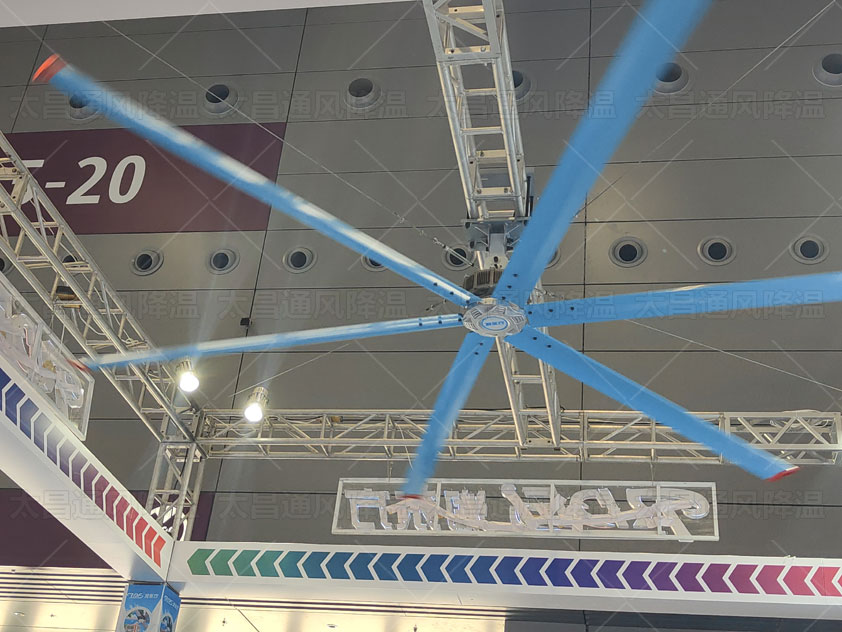 高大車間通風(fēng)降溫選什么設(shè)備好？工業(yè)大風(fēng)扇怎么樣