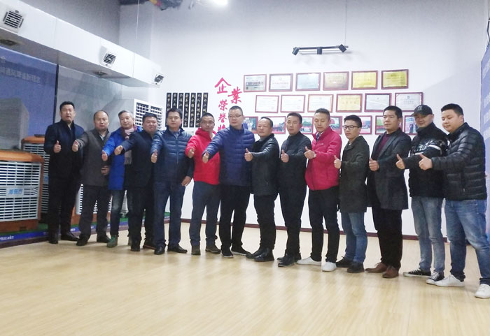 （冬日溫暖）潤東方環(huán)保空調(diào)總部兄弟團走近各大經(jīng)銷商